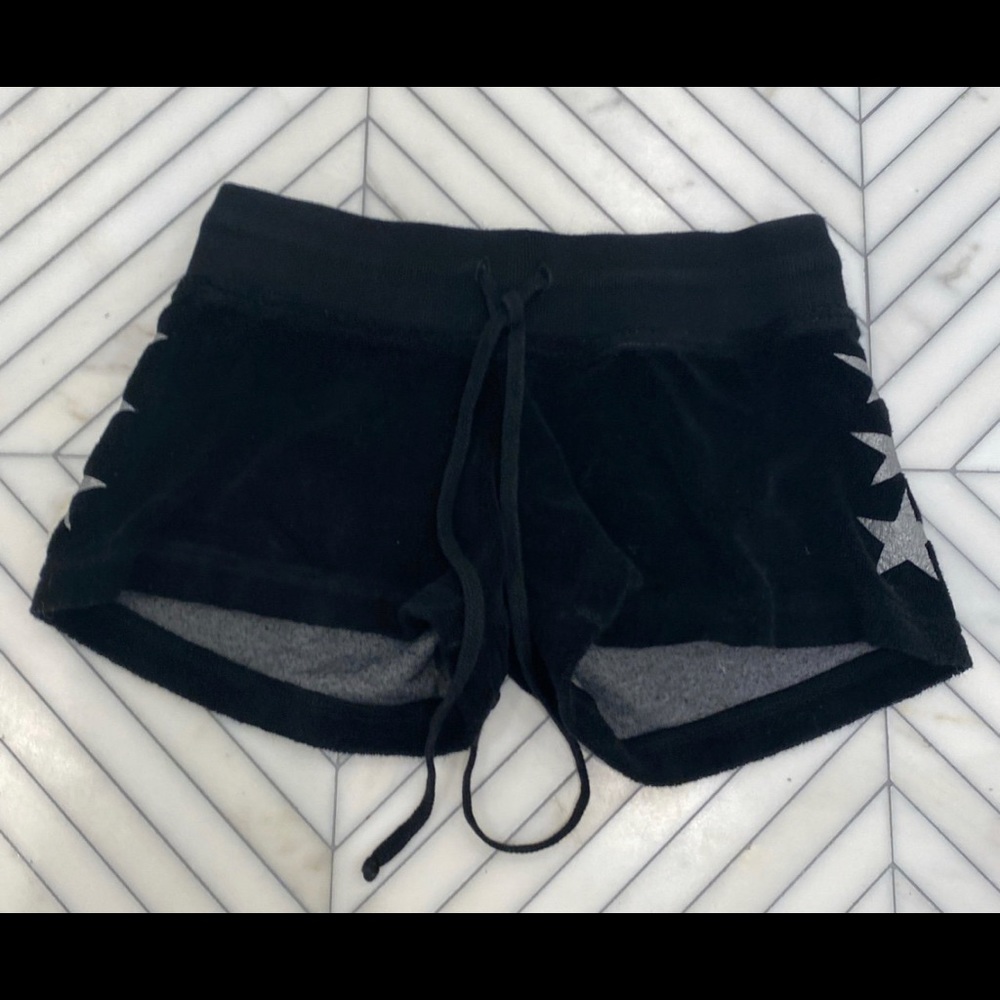 Hard tail shorts